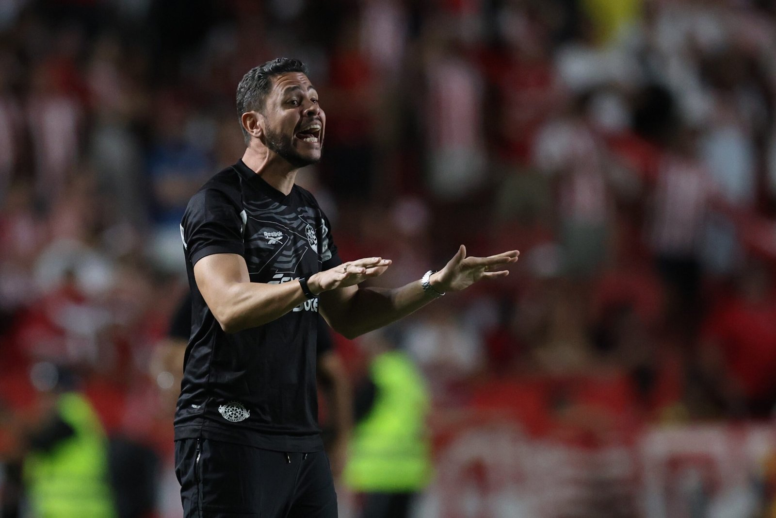 Guilherme dos Anjos comandará Náutico sozinho pela primeira vez na temporada