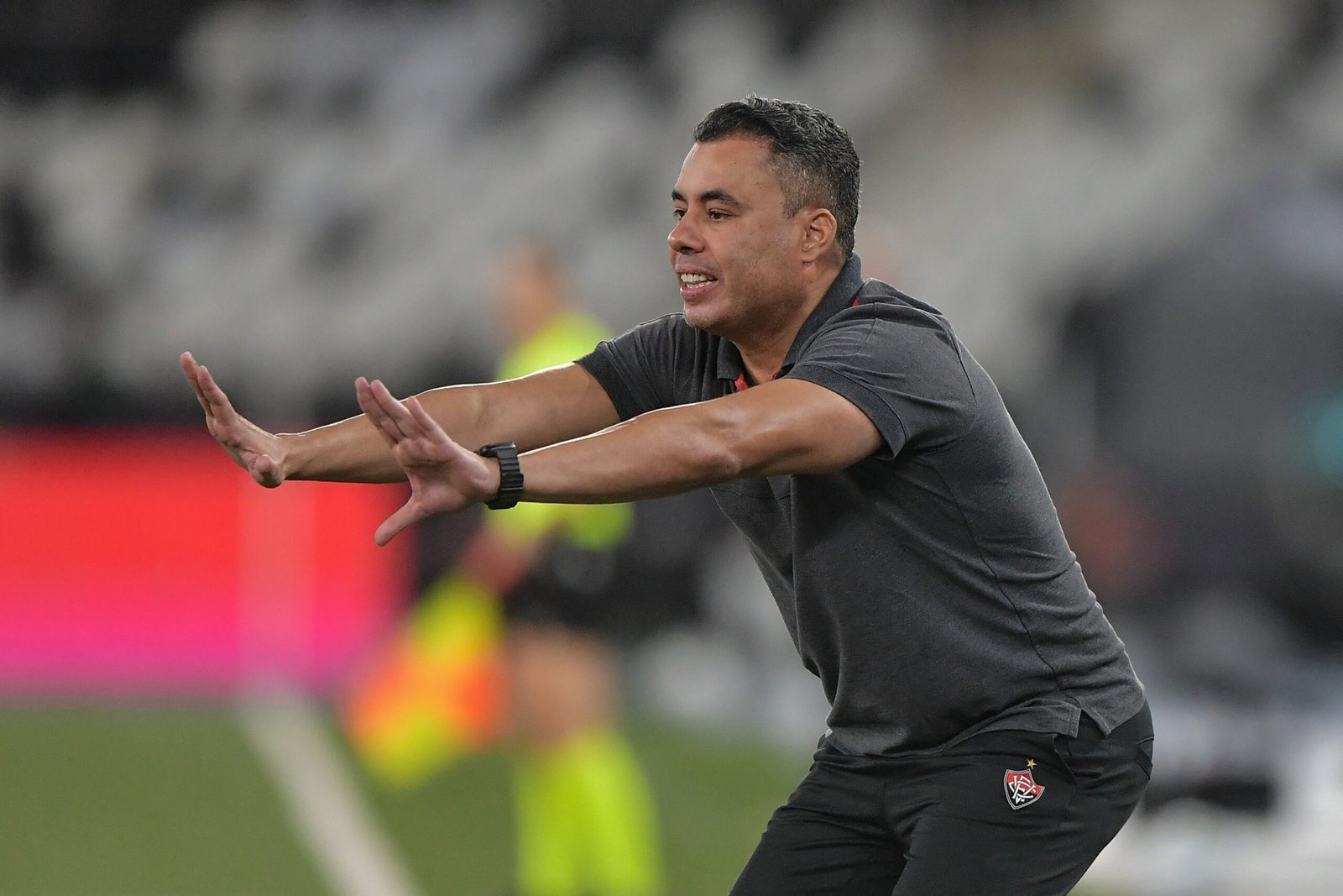 Jair Ventura deixa futuro no Vitória em aberto depois de eliminação: “Depende do Fábio”