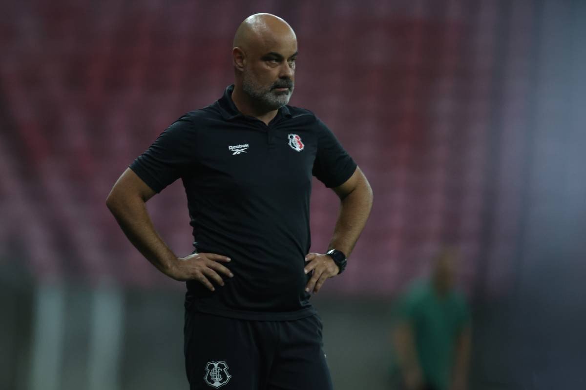 Técnico do Santa Cruz incorpora cautela de Zé Teodoro e vê defesa como caminho para o acesso