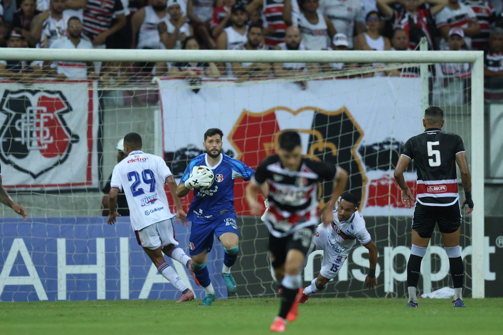 Santa camisa 1: clube repete roteiro com goleiros nos últimos dois anos