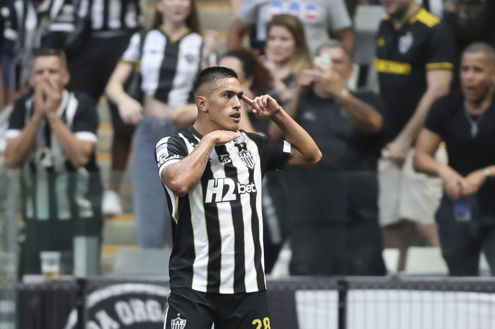 Cuello balança por proposta da Rússia, e Atlético-MG estuda negociar o atacante