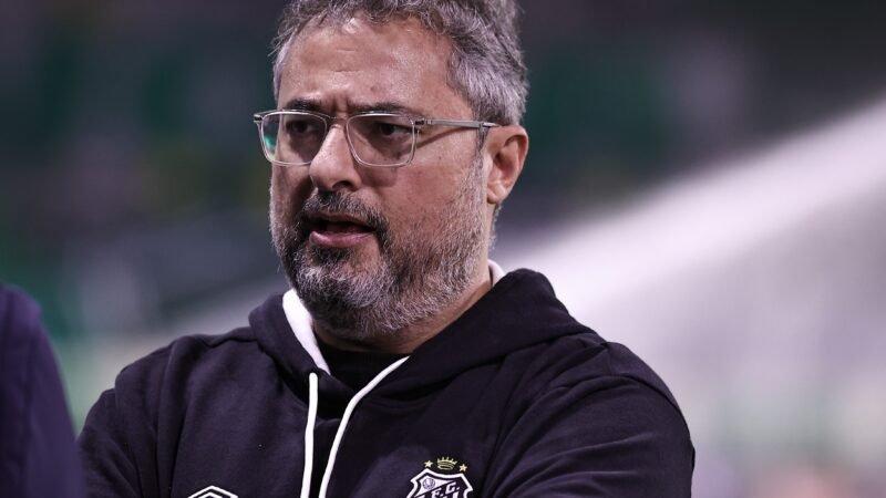 Mattos confirma dívida com elenco do Santos e diz que aguarda para negociar permanência de Gabigol