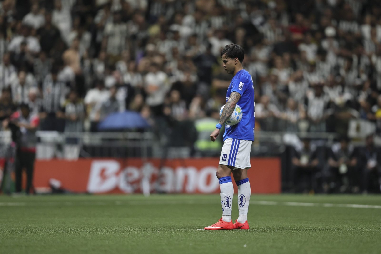 Alexsander filma Kaio Jorge no doping e xinga atacante: “Pai tá aqui, b*”; assista