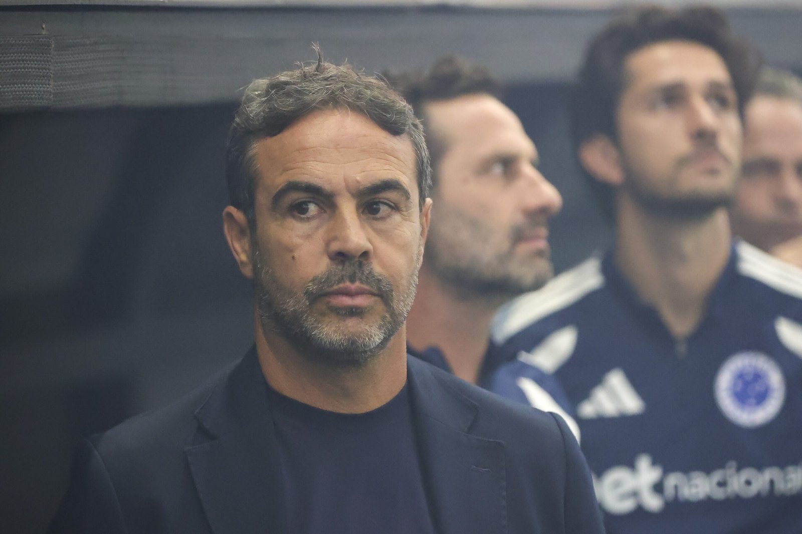 Artur Jorge explica substituição de trio milionário no Cruzeiro e admite parcela de culpa