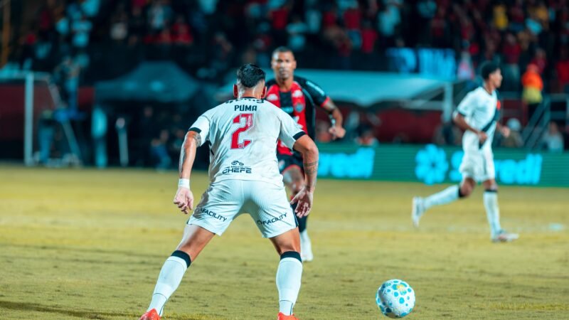 Puma Rodríguez se isola como defensor estrangeiro com mais gols na história do Vasco