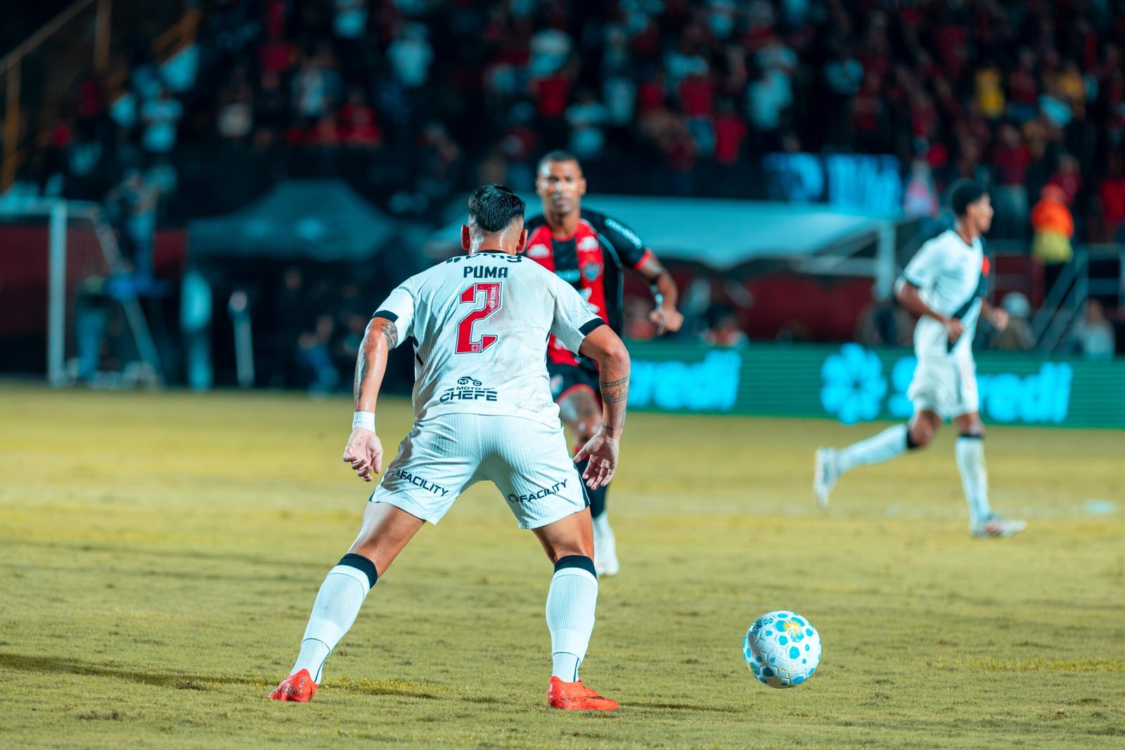 Puma Rodríguez se isola como defensor estrangeiro com mais gols na história do Vasco