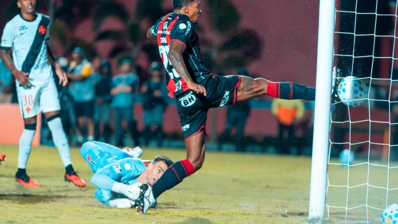 Cacá lamenta eliminação do Vitória, mas chama atenção para Brasileiro: “Ano não acabou”