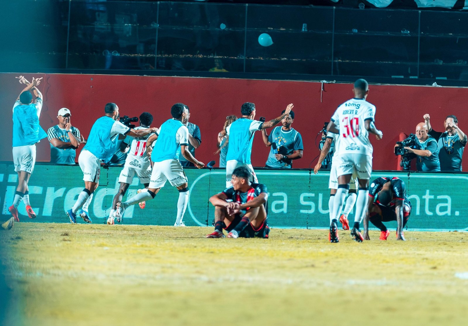 Jogadores do Vasco devolvem provocação de Matheuzinho: “No Barradão é difícil? 2 a 0”