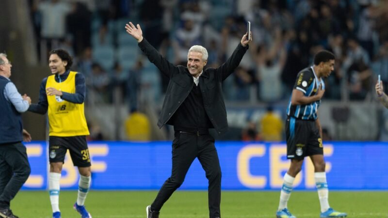 Análise: Grêmio faz do Inter freguês e dá alívio a Luís Castro com vaga na Copa do Brasil