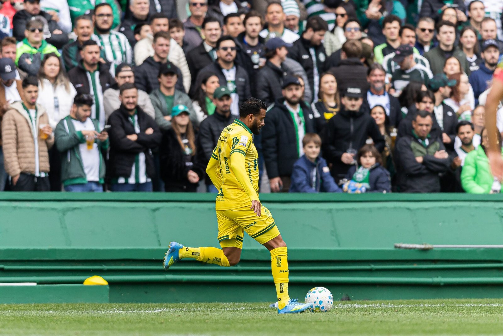 Reinaldo detona arbitragem em Coritiba x Mirassol: “Vamos falar com eles, é uma ‘perna’ danada”