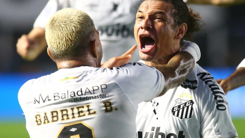 Arão na zaga, Bontempo perto da área e marcação avançada: entenda o esquema tático do Santos sem Neymar