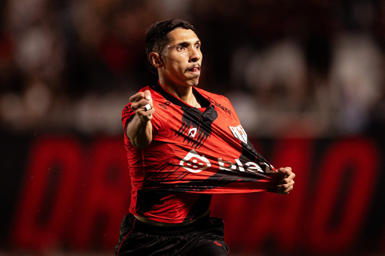 Primo de Marta dá quatro assistências e comanda goleada do Atlético-GO na Série B; veja