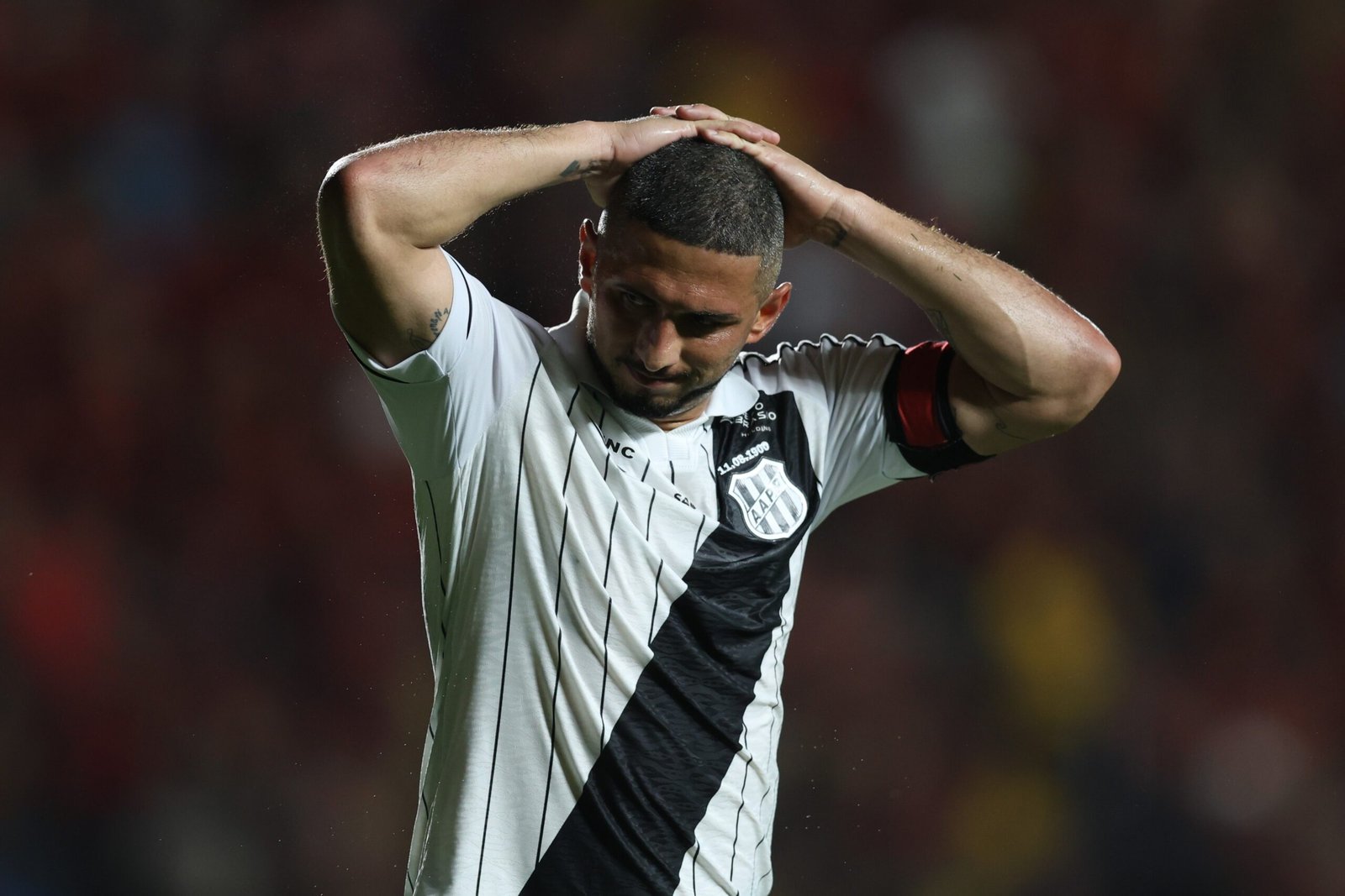 Ponte acumula recordes negativos, e média projeta 100 gols sofridos no ano