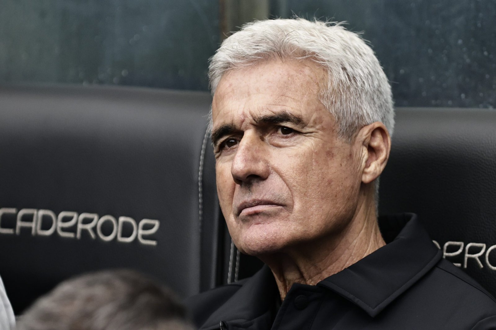 Sob enorme risco, Grêmio age certo ao demitir Luís Castro