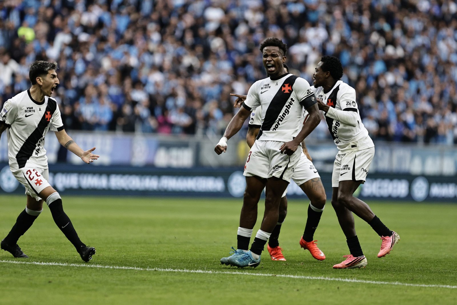 Como Thiago Mendes se consolidou no Vasco para viver temporada mais artilheira da carreira