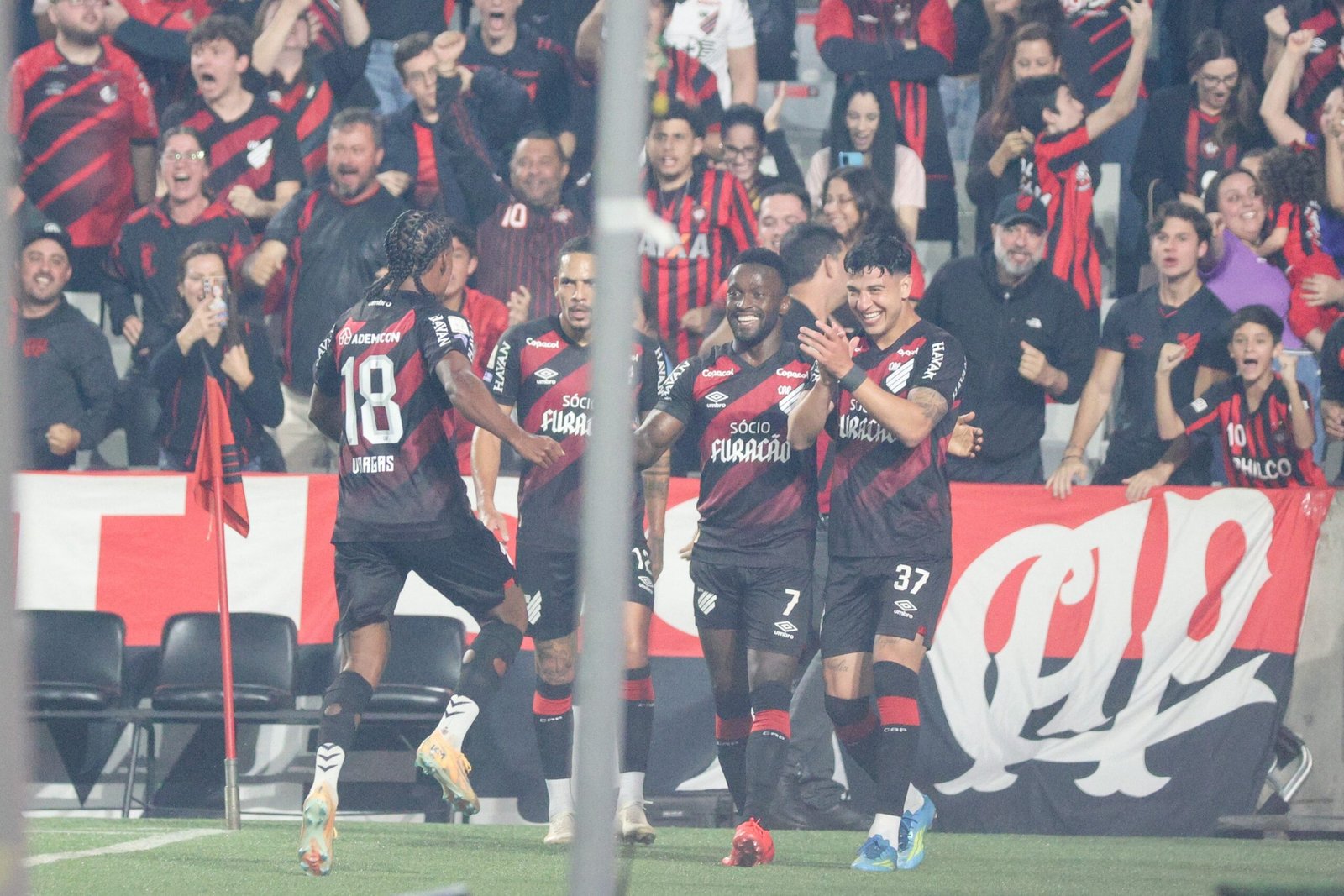 Tabela fácil? Athletico pega maioria dos ameaçados de rebaixamento na reta final do Brasileirão