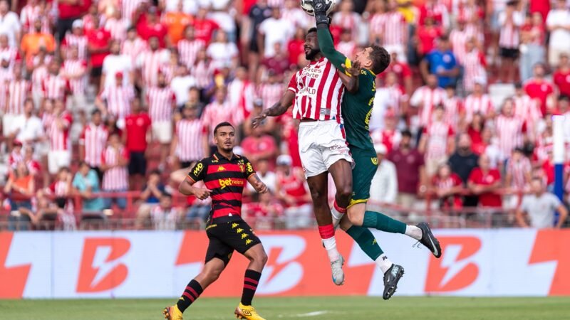 Igor Fernandes termina jogo machucado e vira dúvida no Náutico contra o Fortaleza