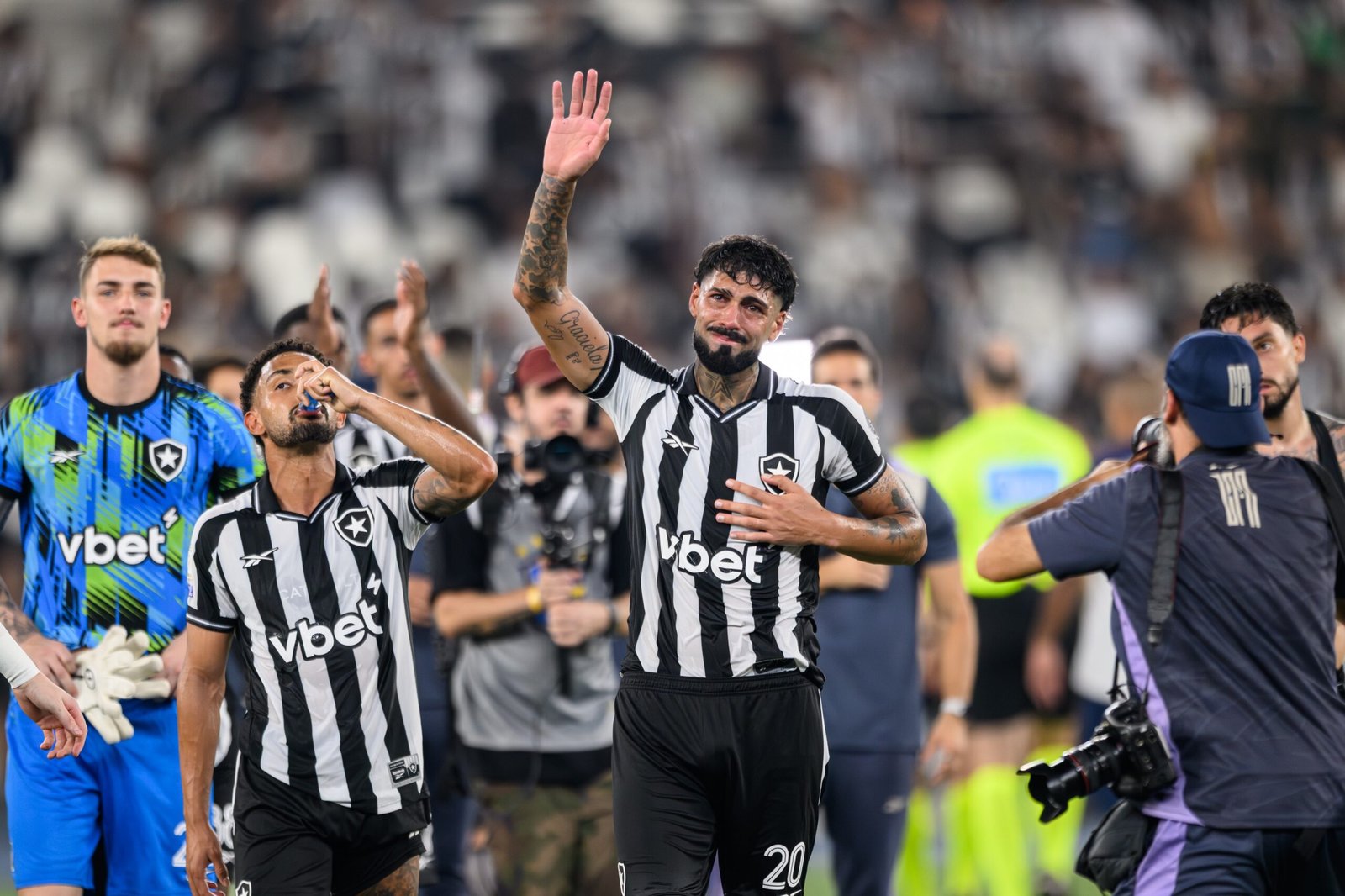 Três meses depois de choro no adeus, Barboza volta ao Nilton Santos como adversário do Botafogo