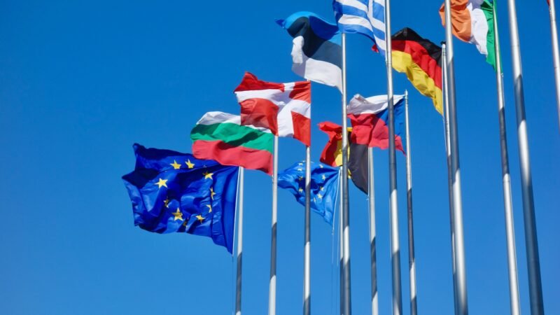 UE propõe proibição de redes sociais para menores de 13 anos