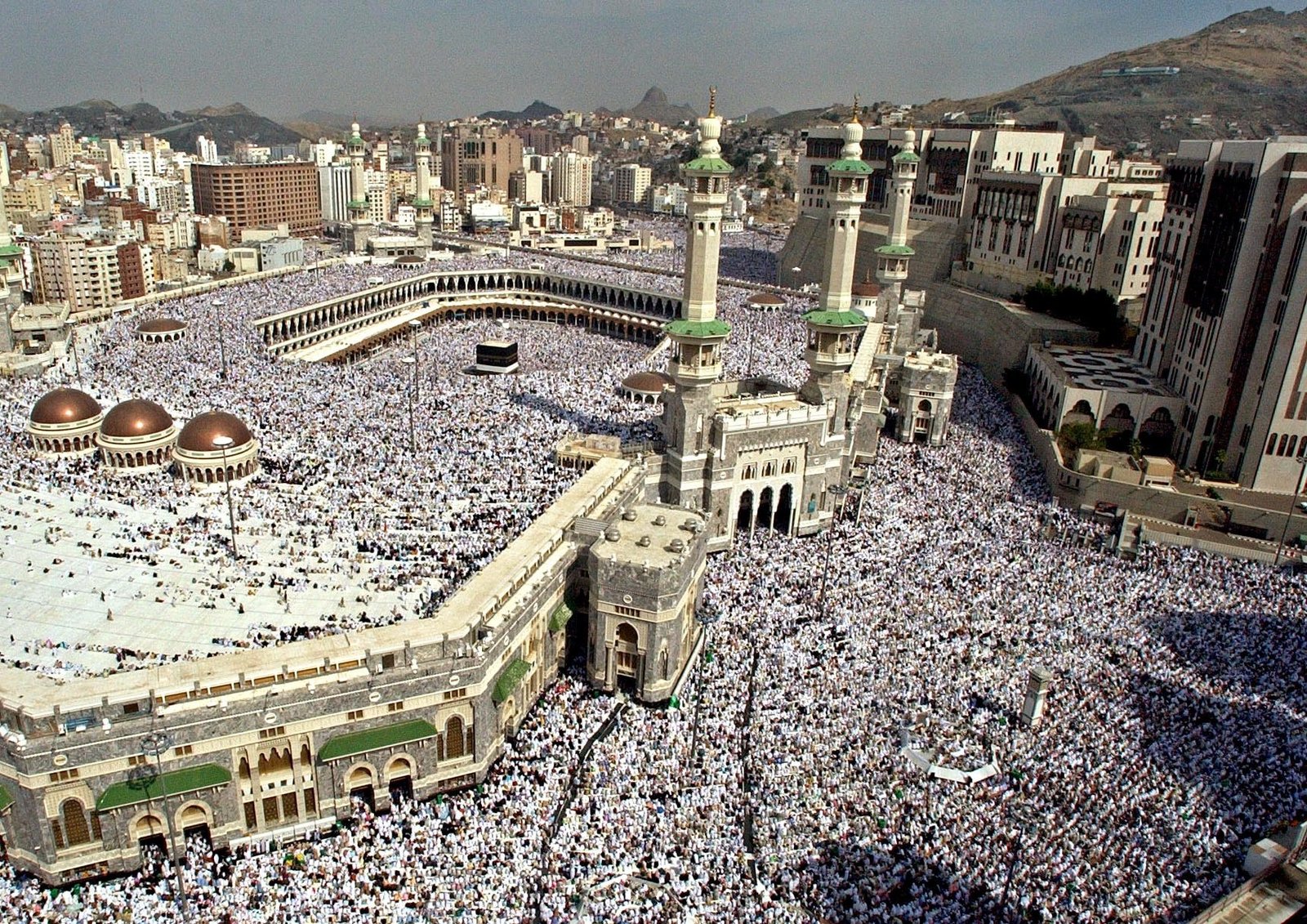 Houthis realizam novos ataques contra a Arábia Saudita, que emite alerta para Meca