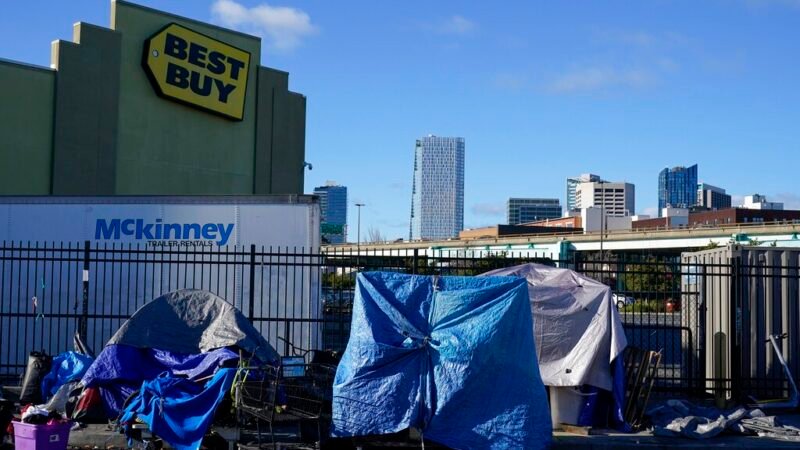 Pobreza nos Estados Unidos cai ao menor nível já registrado, aponta Censo