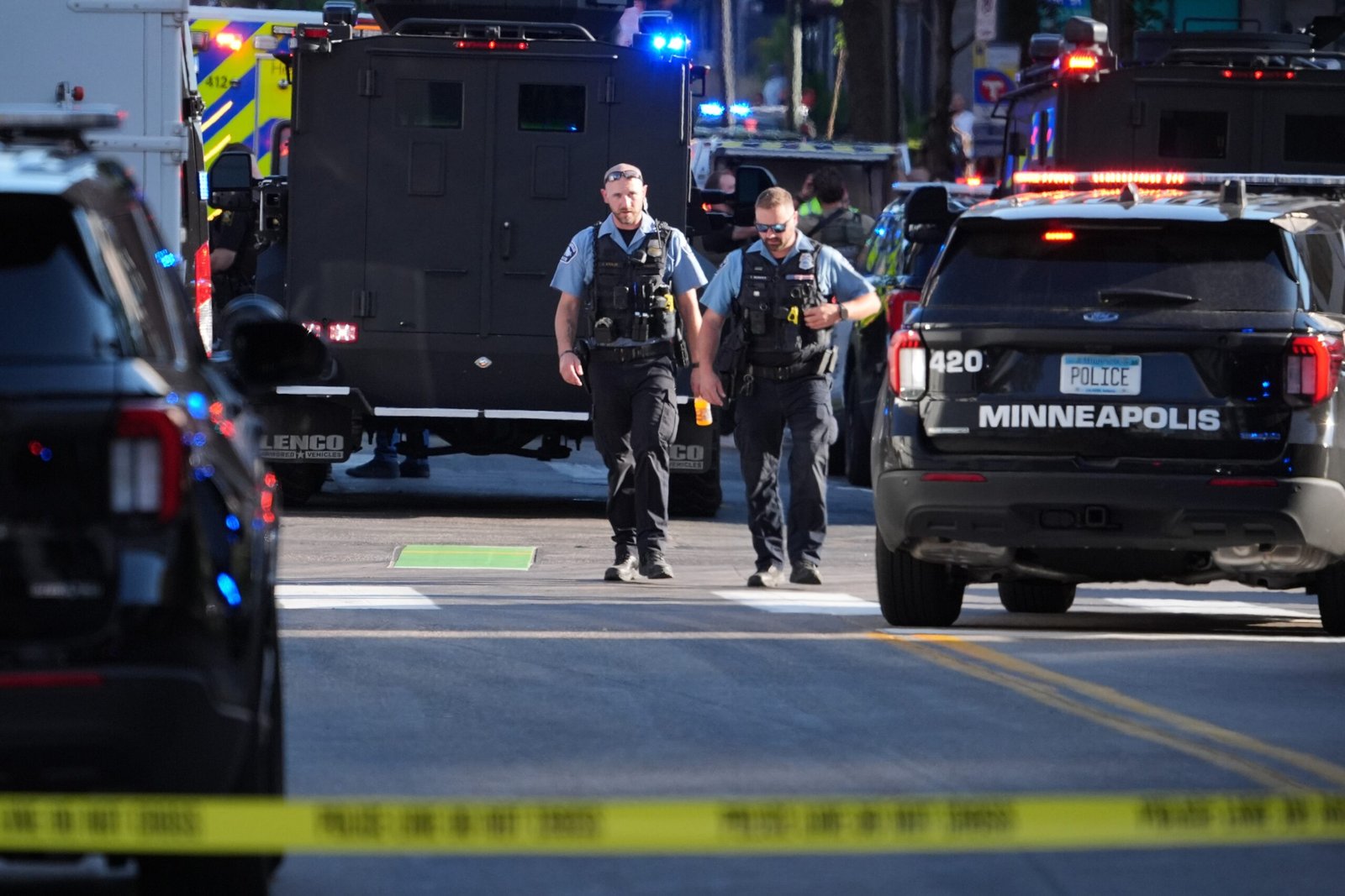 Atirador deixa dois mortos e vários feridos, incluindo policiais, em Minneapolis, nos EUA