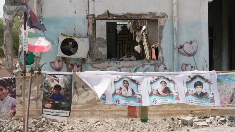 Escola iraniana atingida por bombardeio vira memorial para crianças; veja fotos