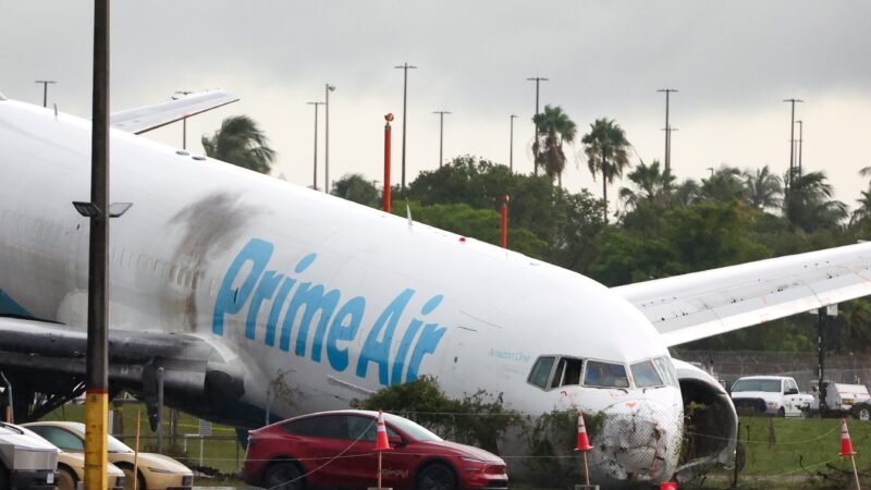 VÍDEO flagra momento em que avião da Amazon sai da pista em Miami