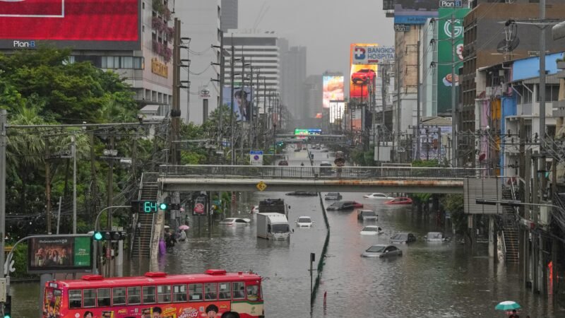 Chuvas alagam Bangkok e afetam mais de 84 mil pessoas na Tailândia; FOTOS
