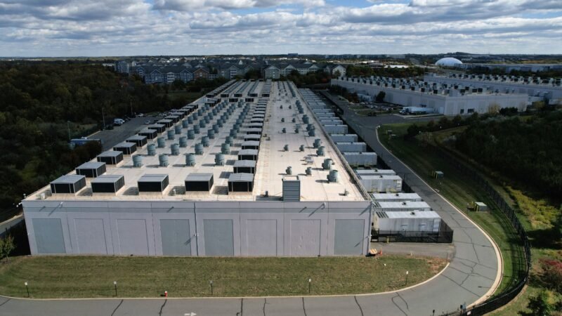 Câmara dos EUA aprova projeto que aborda impacto de data centers nos custos de energia