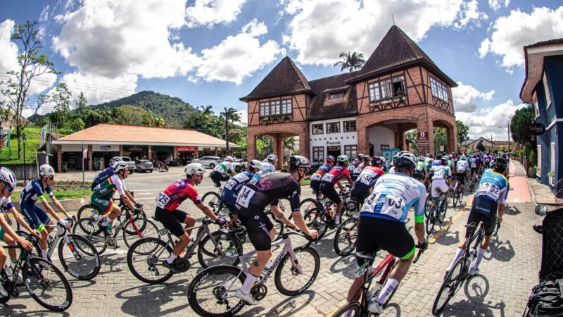 Chileno vence primeira etapa da Volta Ciclística de SC; veja classificação