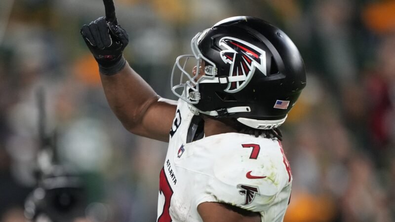 NFL: Com grande jogo de Bijan Robinson, Falcons vencem a primeira na temporada