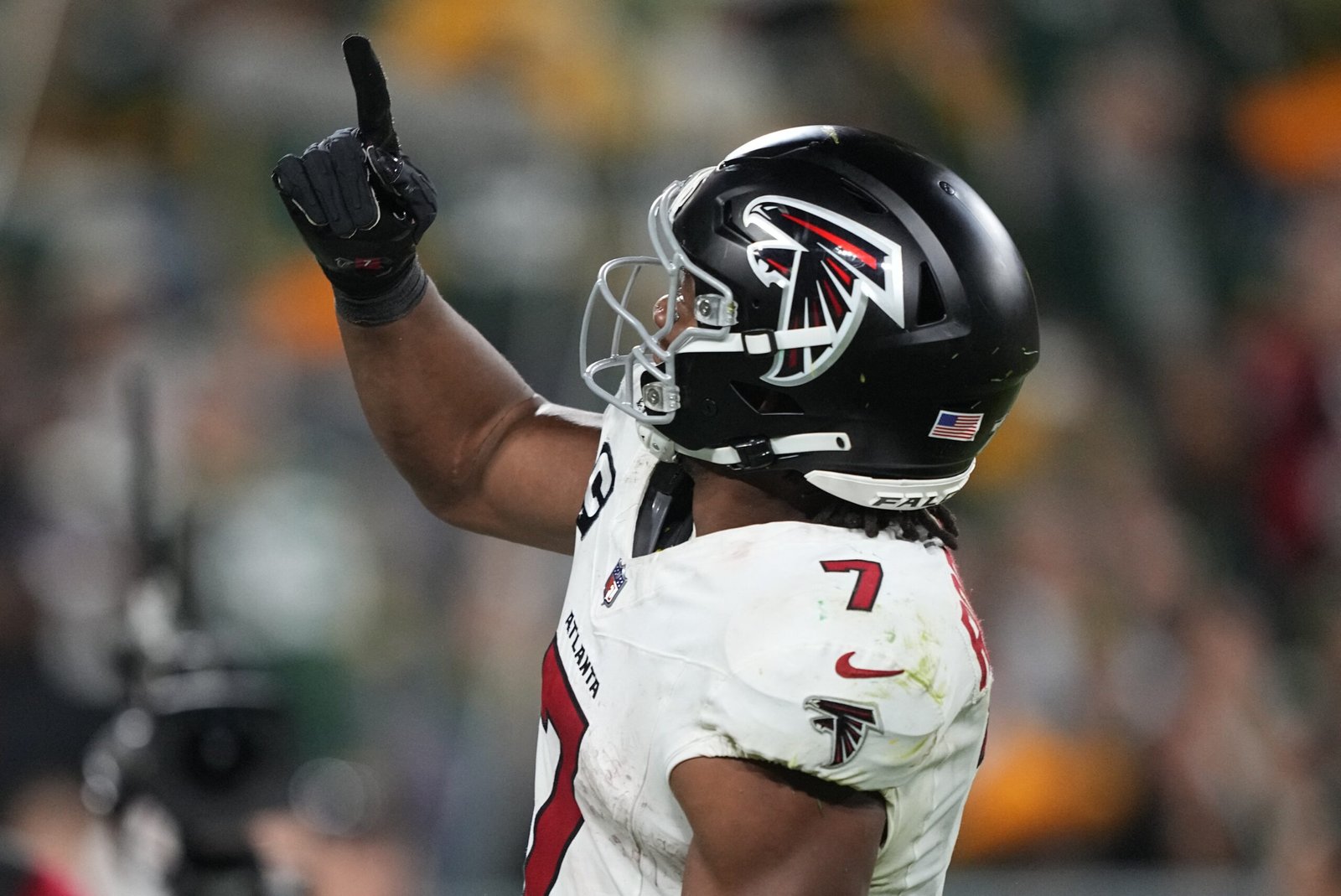 NFL: Com grande jogo de Bijan Robinson, Falcons vencem a primeira na temporada