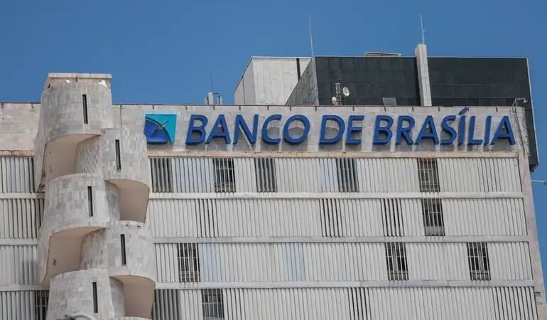 BRB afasta cinco funcionários citados em investigações internas sobre o caso Master
