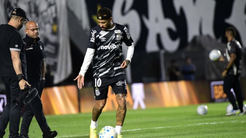 Santos entende que gramado da Vila “venceu” e não passa de condição razoável até o fim do ano