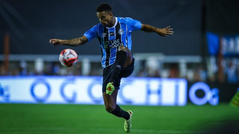 Sem Marlon e Pedro Gabriel, Caio Paulista pode voltar a ser titular no Grêmio; veja números