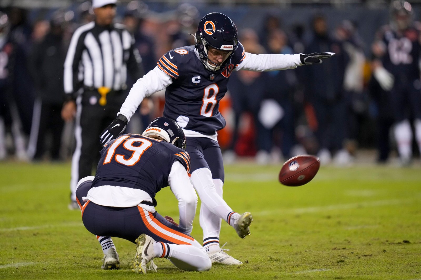 Só chutar? Kicker brasileiro Cairo Santos detalha rotina de “piloto de avião” na NFL