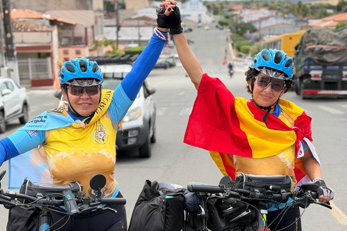Ciclistas completam percurso de 1.600 quilômetros em ato do setembro amarelo