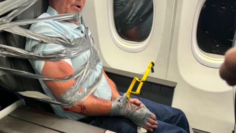 Passageiro amarrado com fita em voo nos EUA é identificado e responde por agressão