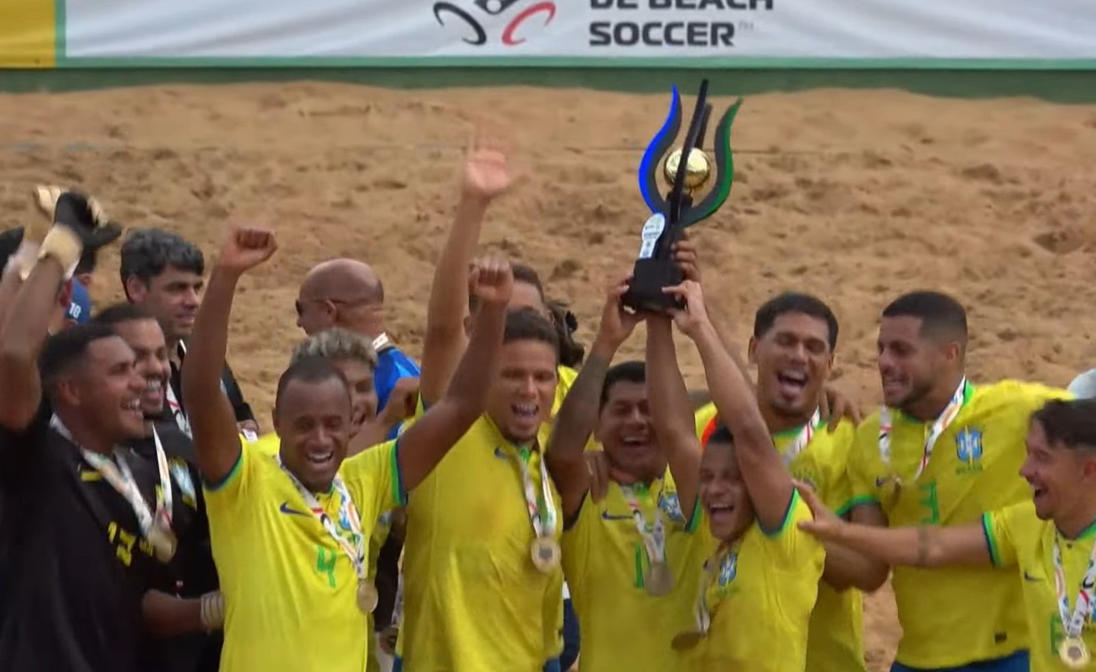 Brasil sofre, marca no último minuto e vence Copa das Nações