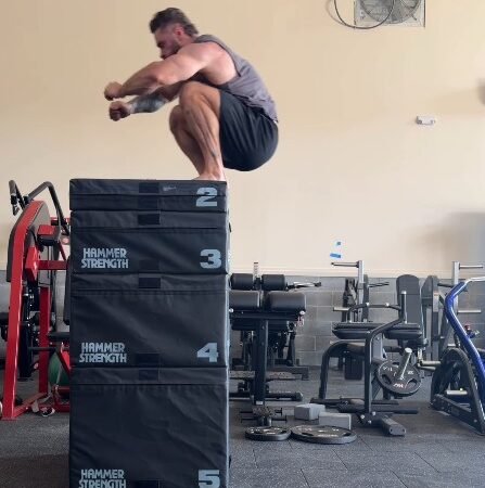 Aposentado? Às vésperas do Mr. Olympia, CBum viraliza ao saltar caixa de 1,5 metro em treino