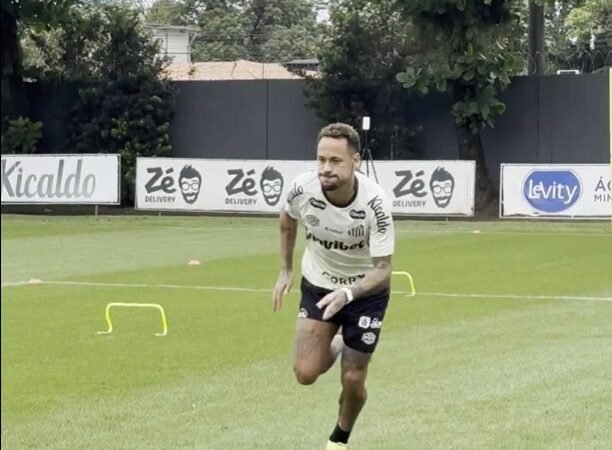 Treino do Santos: Neymar faz trabalho de transição no gramado