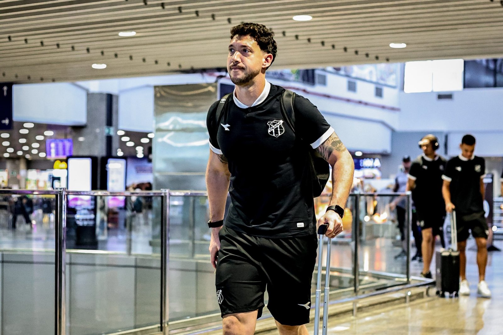 Com Caíque França e Bryan Borges, Ceará embarca para duelo contra Atlético-GO
