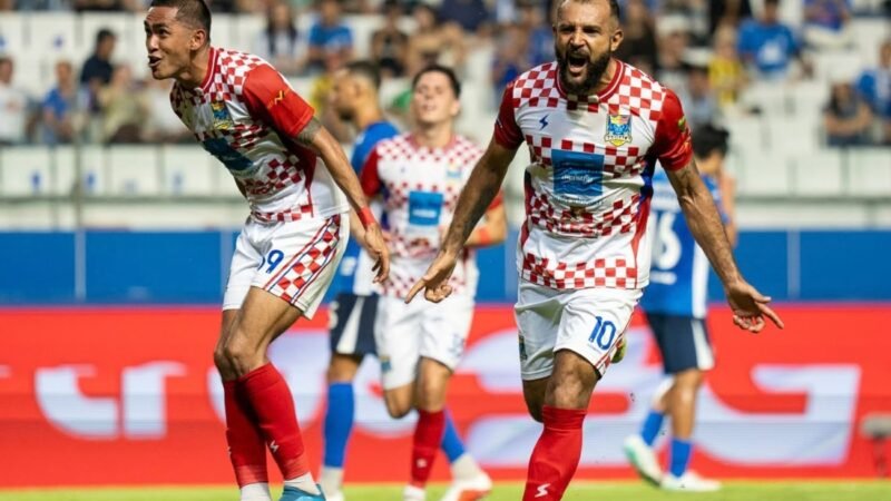 Aos 42 anos, dirigente e atacante tocantinense faz três gols em três jogos na elite tailandesa