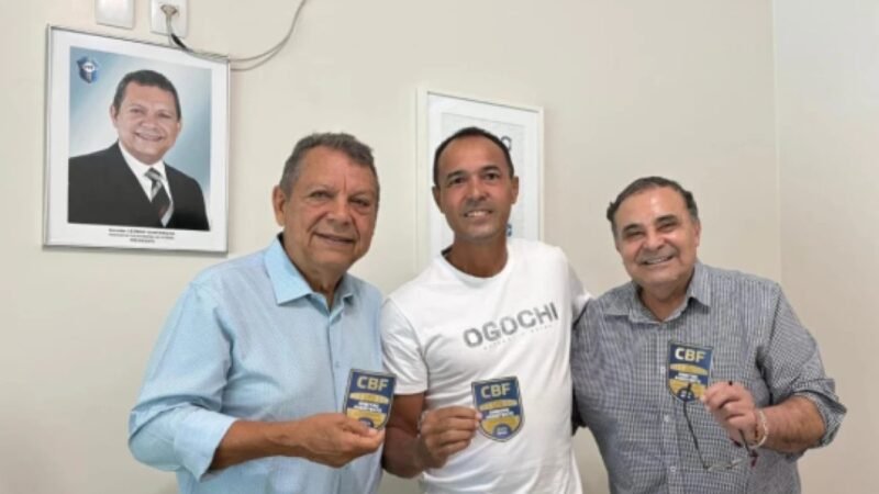 Novo chefe da arbitragem no TO, ex-Fifa Fábio Pereira teve polêmica com Atlético-MG e Fluminense na carreira