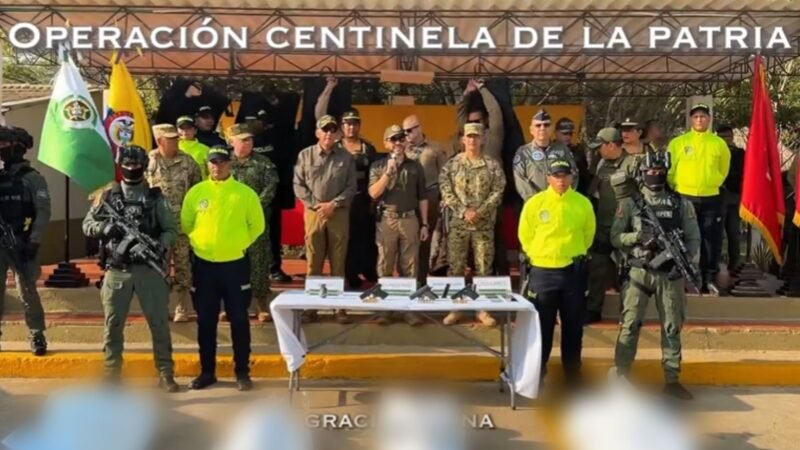 Presidente da Colômbia exibe corpos ao celebrar sucesso de operações contra guerrilheiros