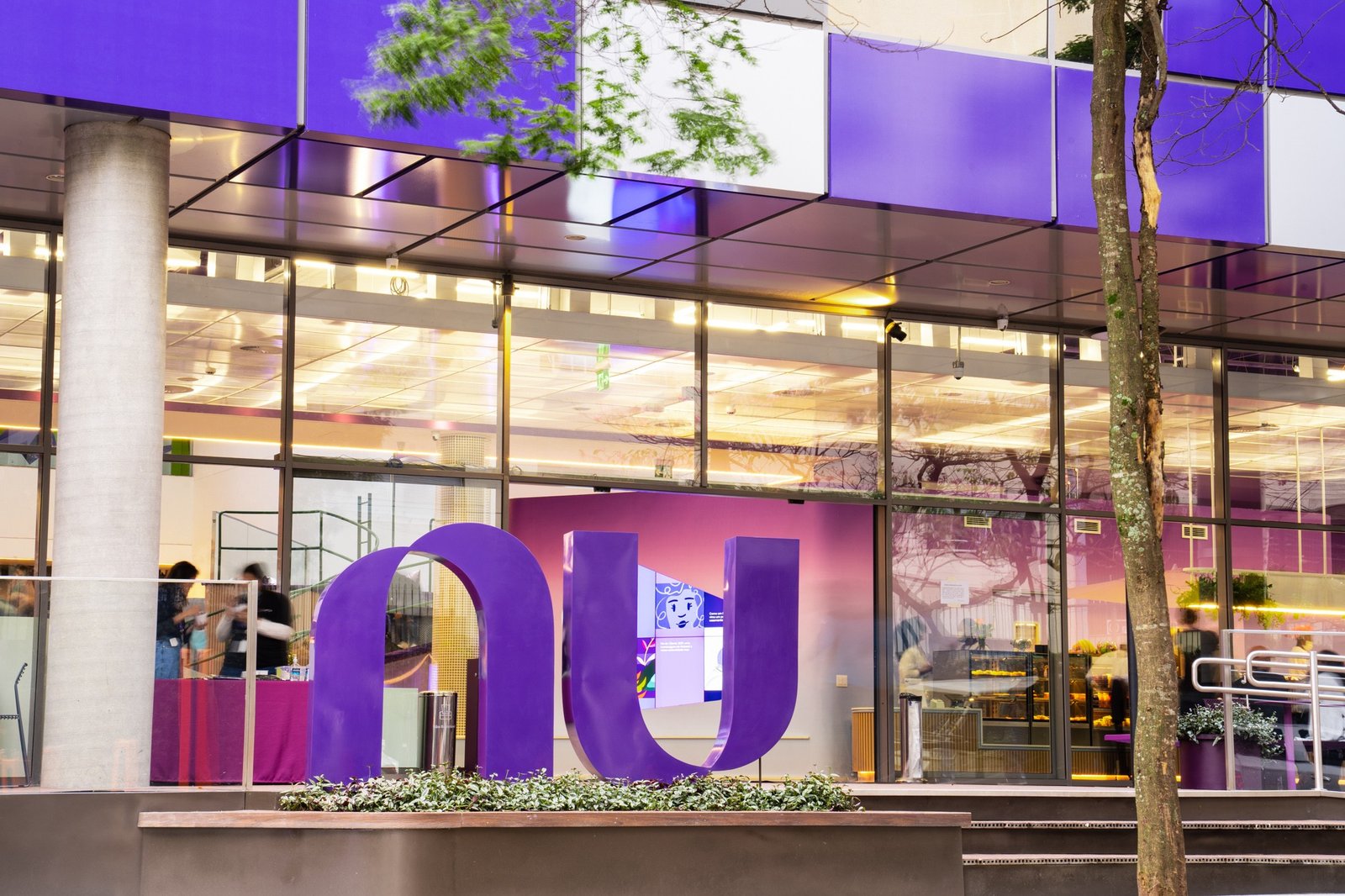 Nubank começa a oferecer serviços financeiros nos EUA; veja como vai funcionar