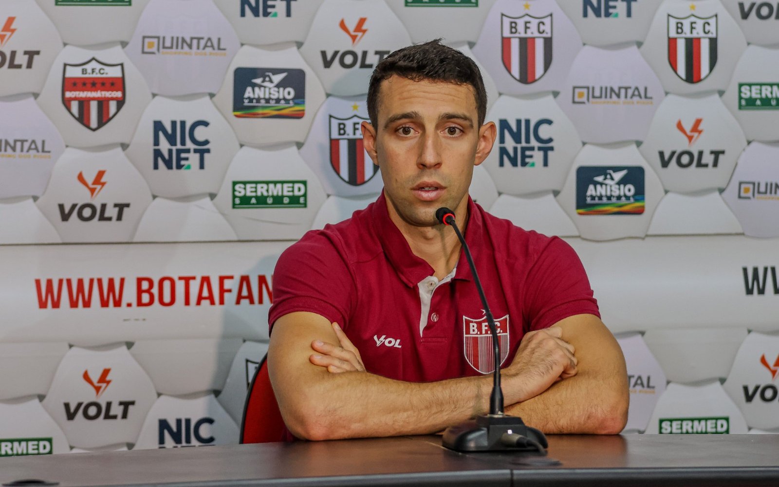 Fillipe Soutto passa mal durante jogo do Botafogo-SP e é levado a hospital de ambulância