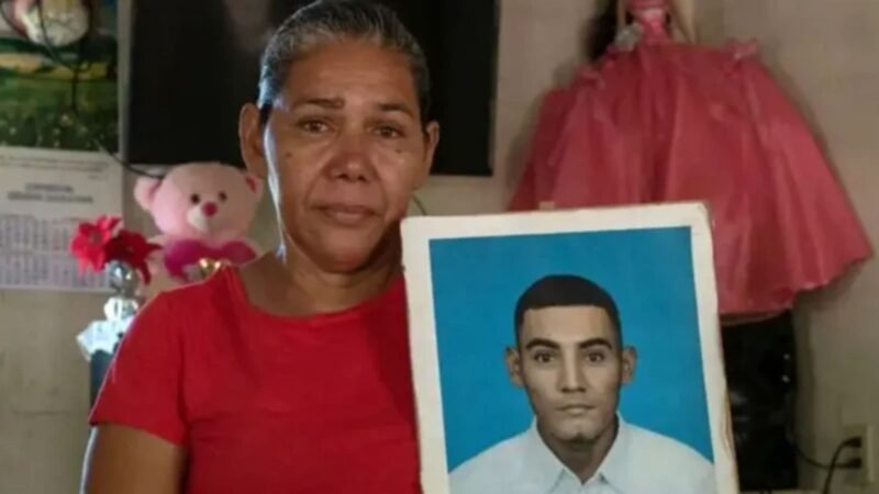 ‘Não tenho notícias dele há quase 5 anos’: as mães que procuram seus filhos no sistema prisional do regime de exceção de Bukele em El Salvador