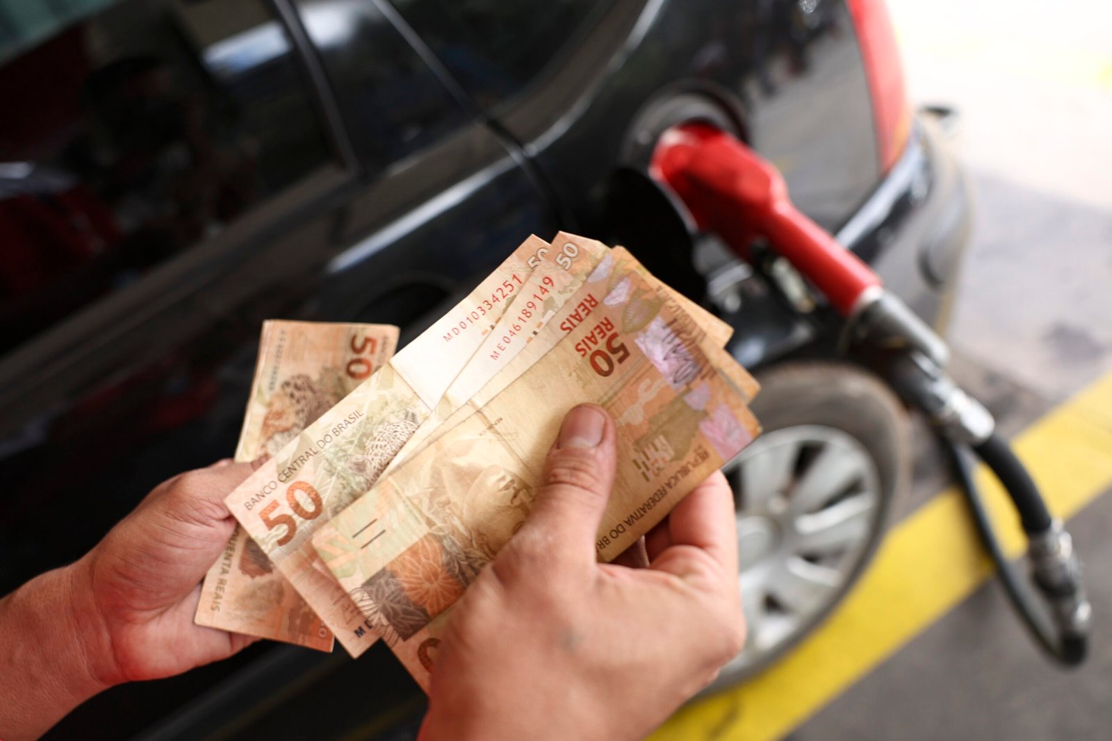 Governo amplia fiscalização de preços de combustíveis e prevê multas de até R$ 500 milhões contra práticas abusivas